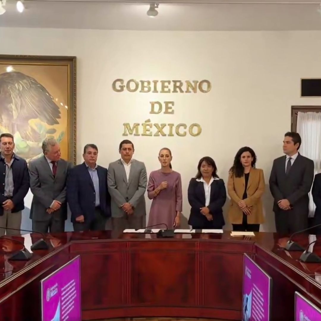 Firma del acuerdo con aguacateros. Foto: Presidencia